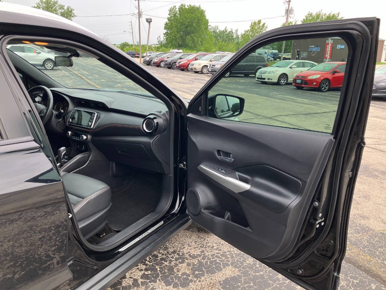 Used 2020 Nissan Kicks SR w/ SR Premium Package FWD image 13