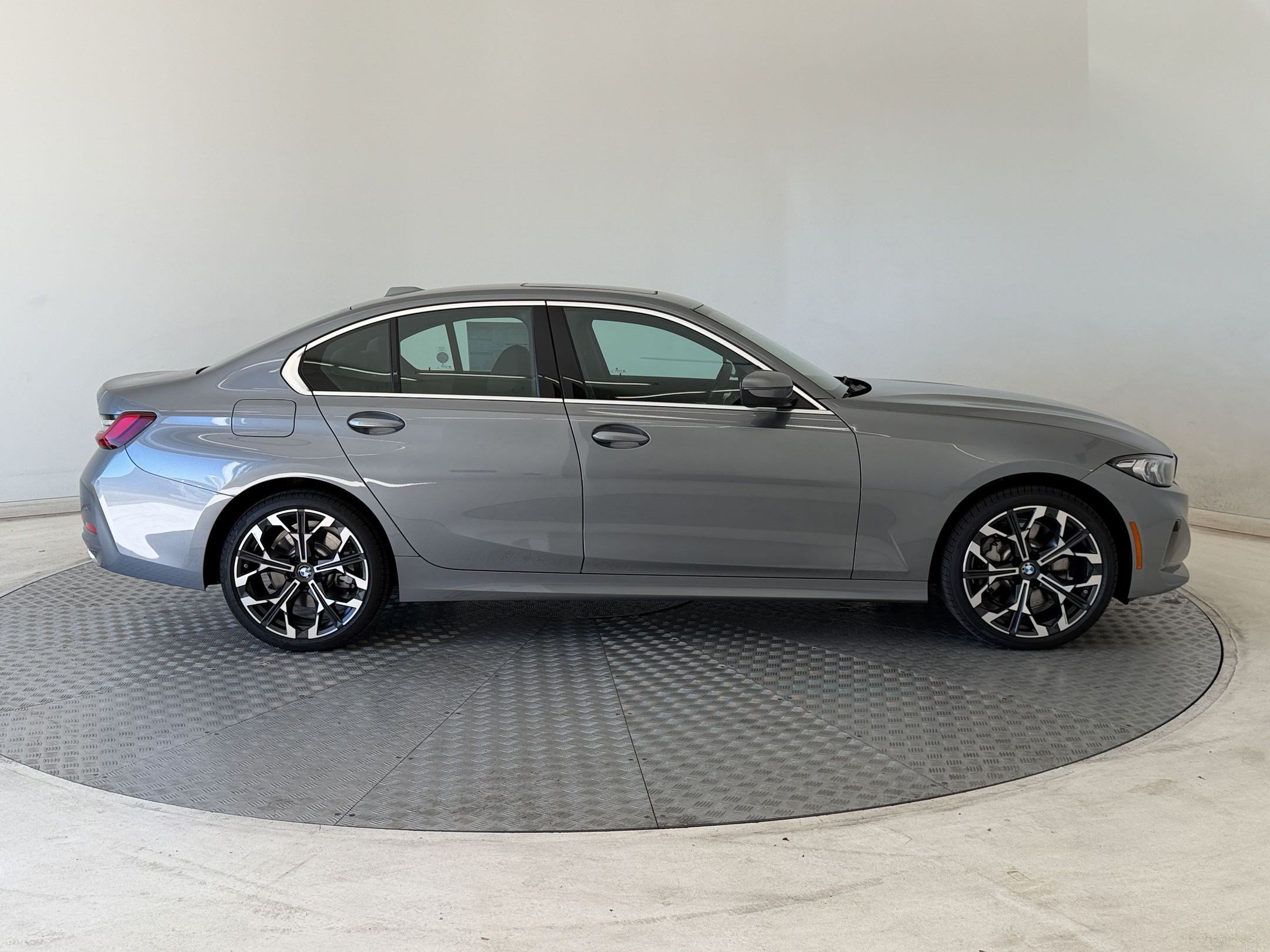 New 2026 BMW 330i xDrive Sedan w/ Convenience Package AWD/4WD image 8