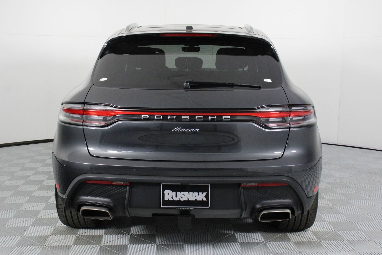Certified 2025 Porsche Macan AWD/4WD image 6