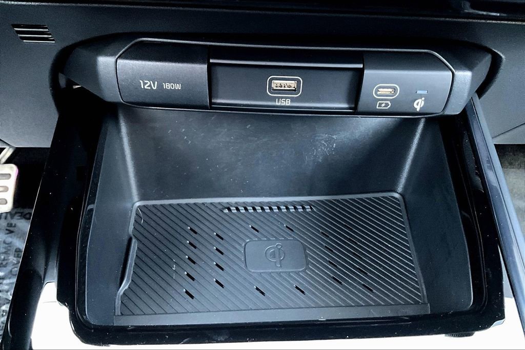 Used 2024 Kia Niro EX Touring image 26