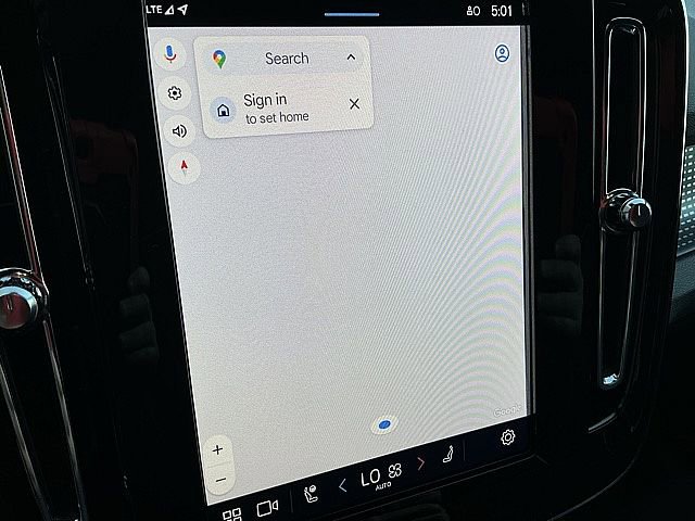 Used 2025 Volvo XC40 B5 Plus image 25