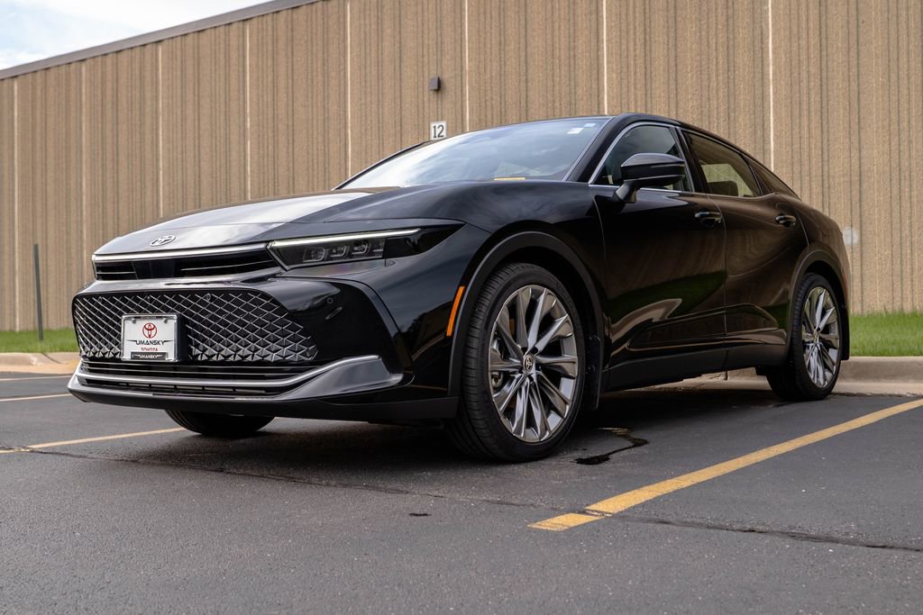 Used 2026 Toyota Crown Limited w/ Advanced Technology Package image 4