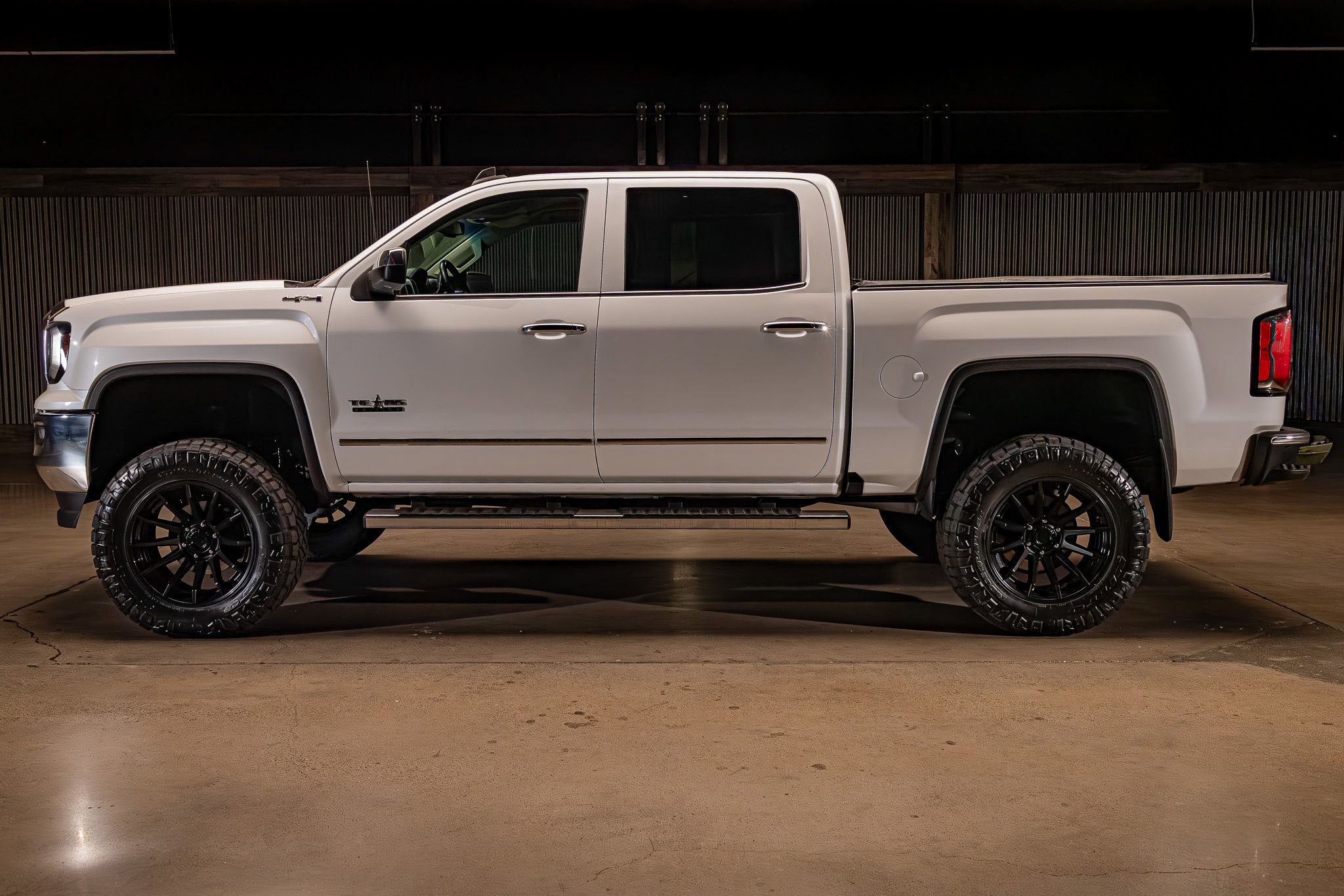 Used 2017 GMC Sierra 1500 SLT w/ Texas SLT Premium Package AWD/4WD image 6