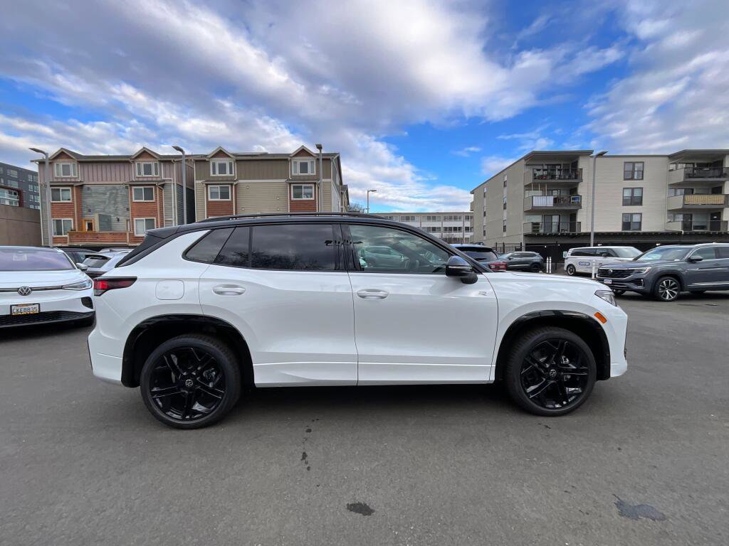 New 2026 Volkswagen Tiguan SE R-Line image 9