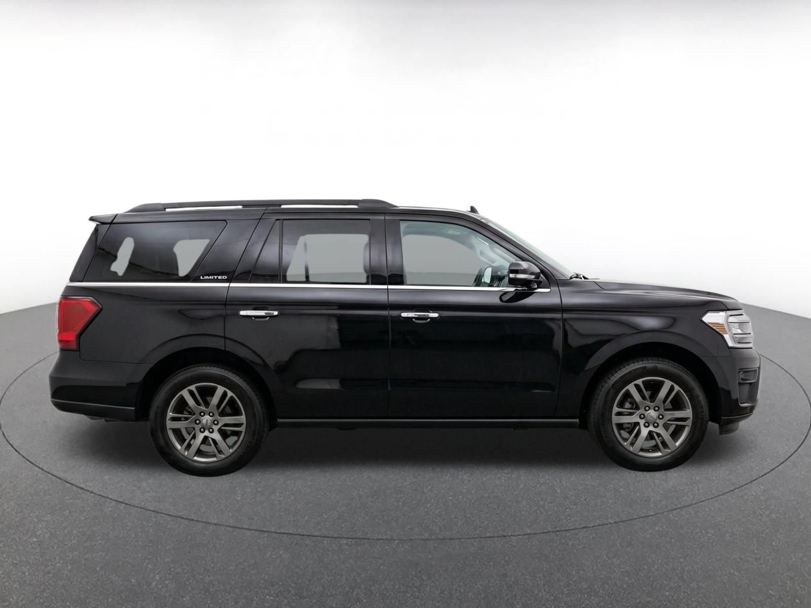 Used 2024 Ford Expedition Limited AWD/4WD image 9