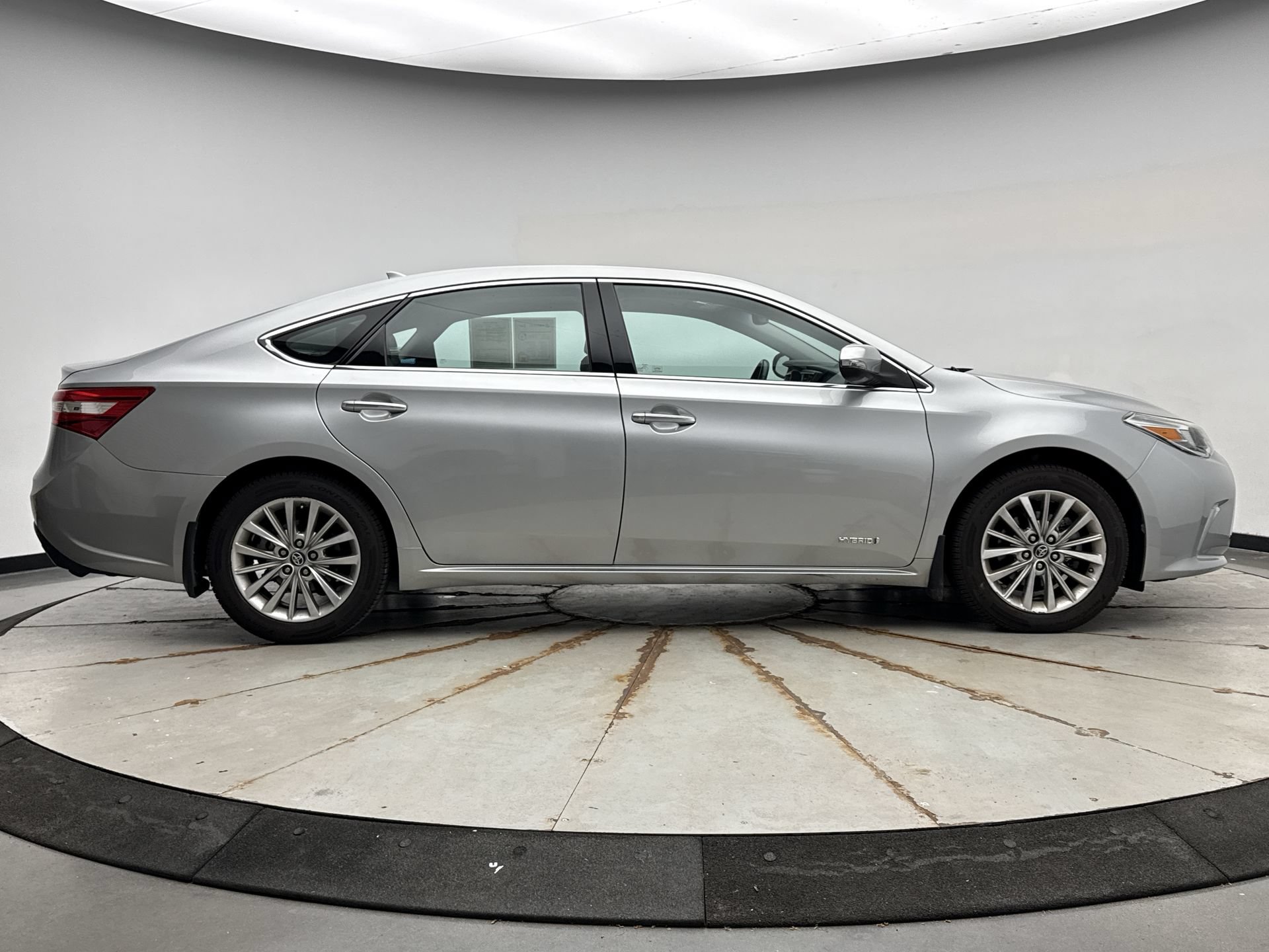 Used 2017 Toyota Avalon Limited w/ All Weather Liner Package FWD image 6