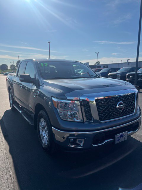 Used 2017 Nissan Titan SV AWD/4WD image 3