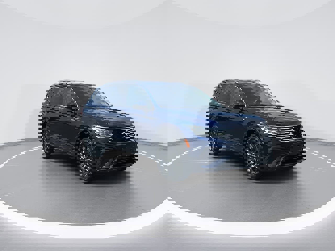 Used 2023 Volkswagen Tiguan SE image 9