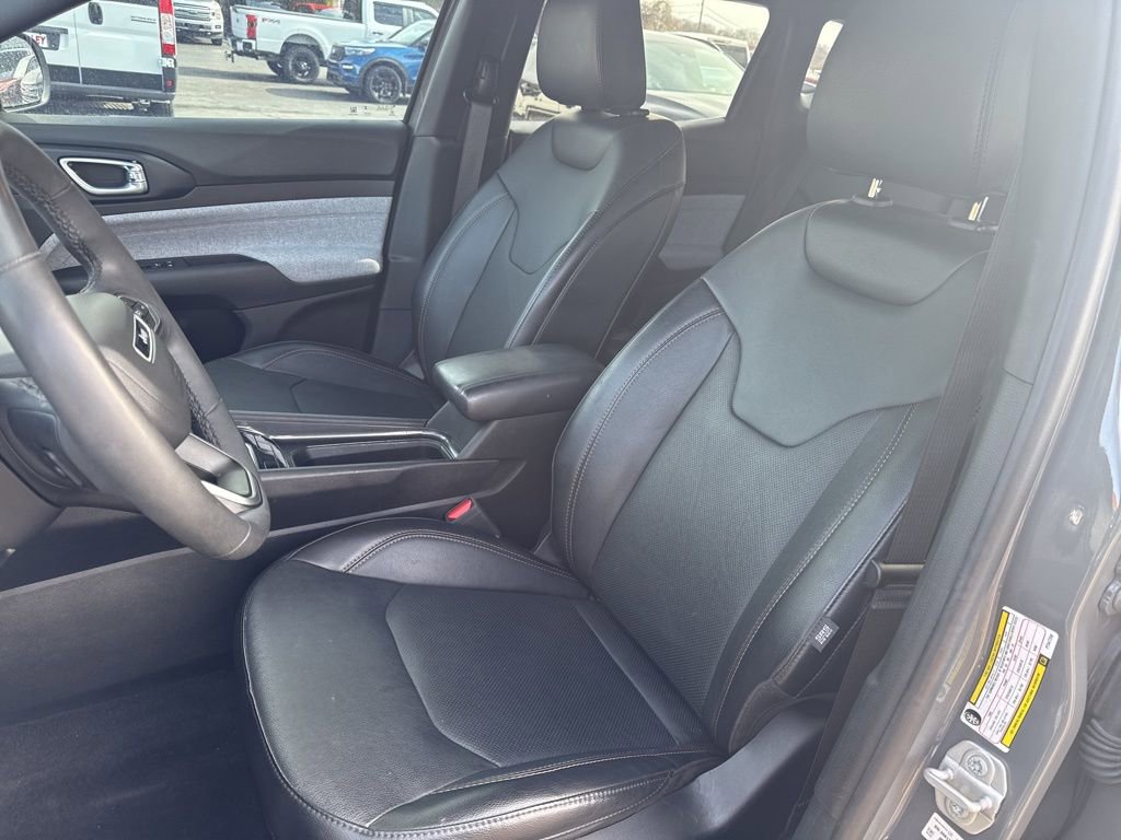 Used 2023 Jeep Compass Latitude image 17