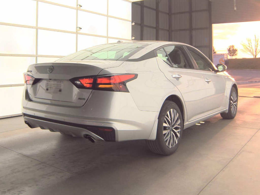 Used 2025 Nissan Altima 2.5 SV w/ SV Premium Package image 7