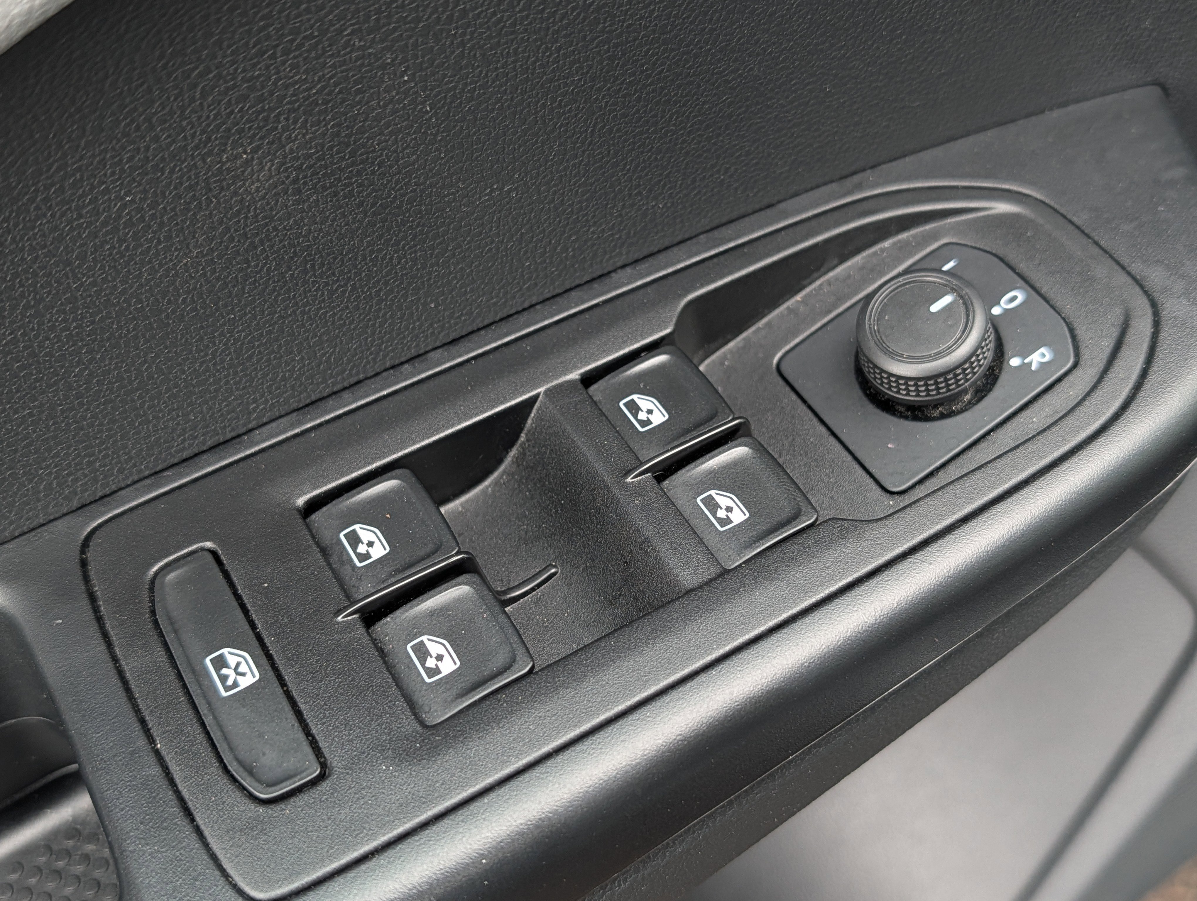 Certified 2024 Volkswagen Taos S FWD image 19