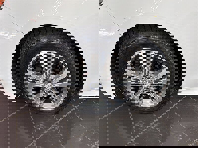 Used 2014 Mercedes-Benz E 350 4MATIC Sedan image 37