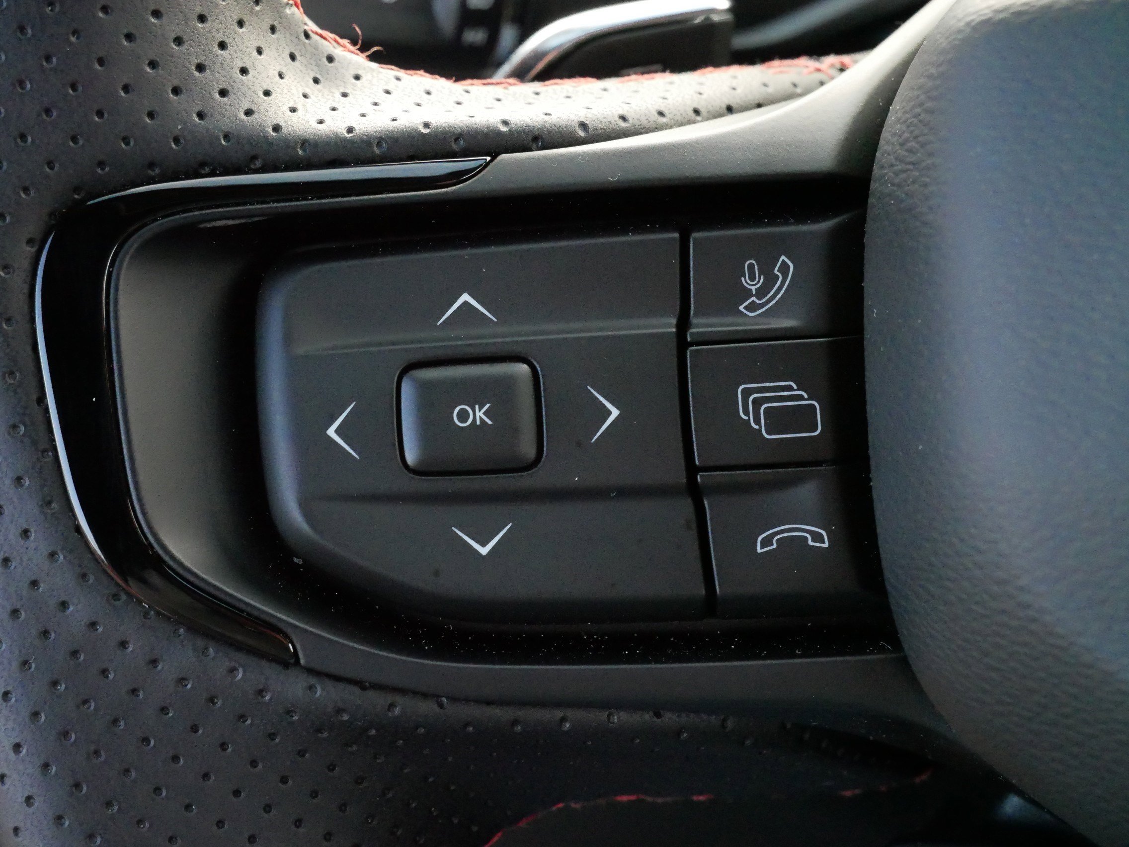 Used 2025 Dodge Charger R/T w/ Sun & Sound Package image 27