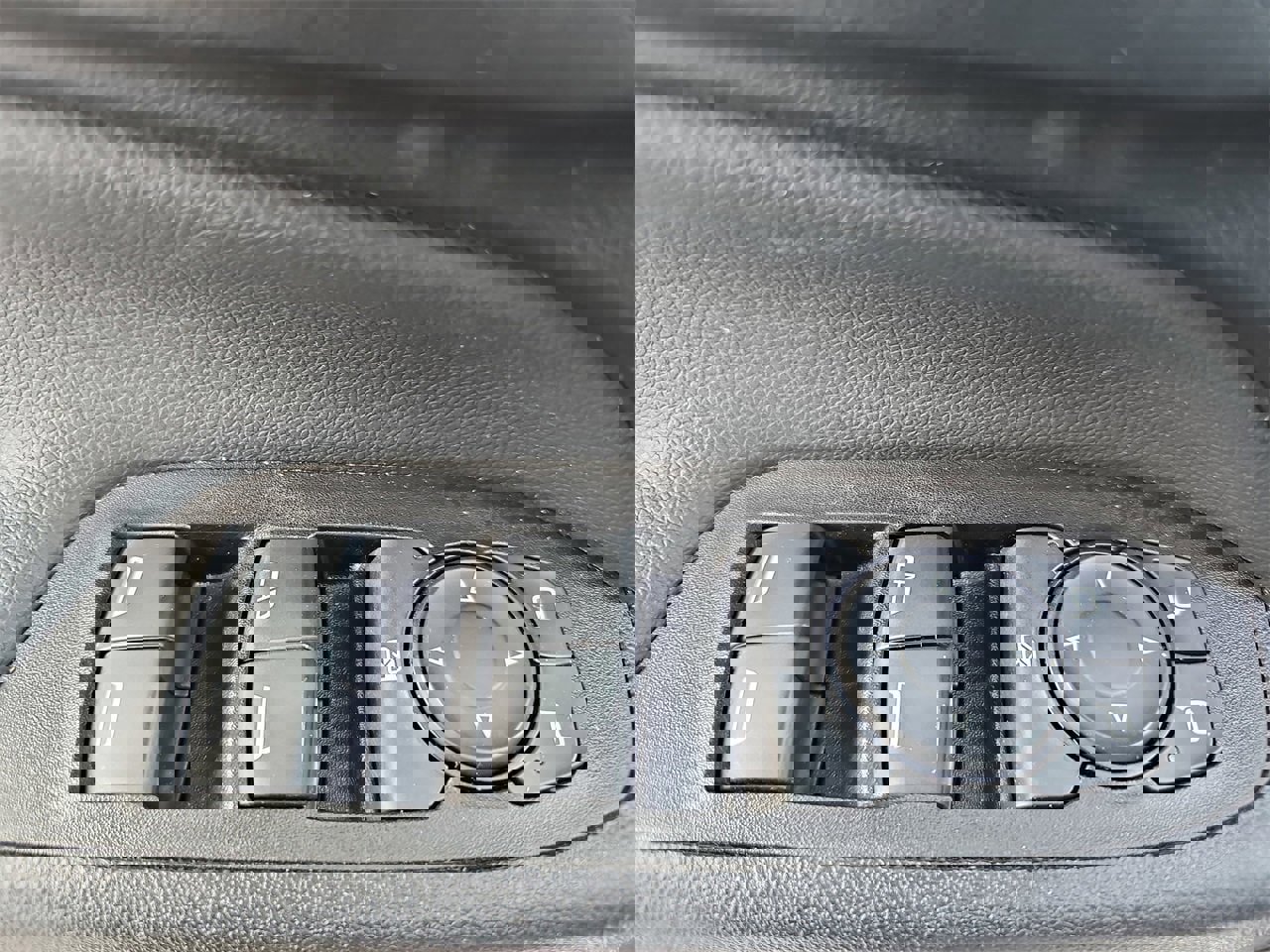 Used 2023 Chevrolet Equinox LT image 27