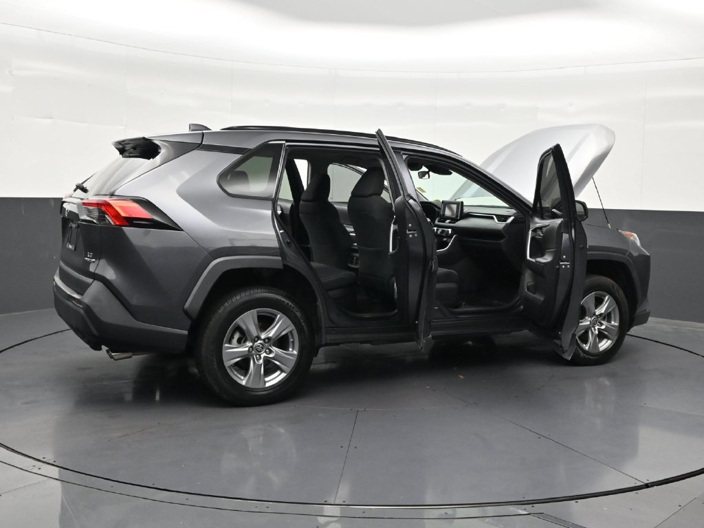 Used 2022 Toyota RAV4 LE AWD/4WD image 31