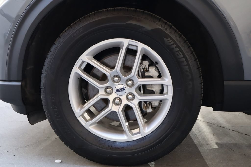 Used 2025 Ford Explorer Active AWD/4WD image 14