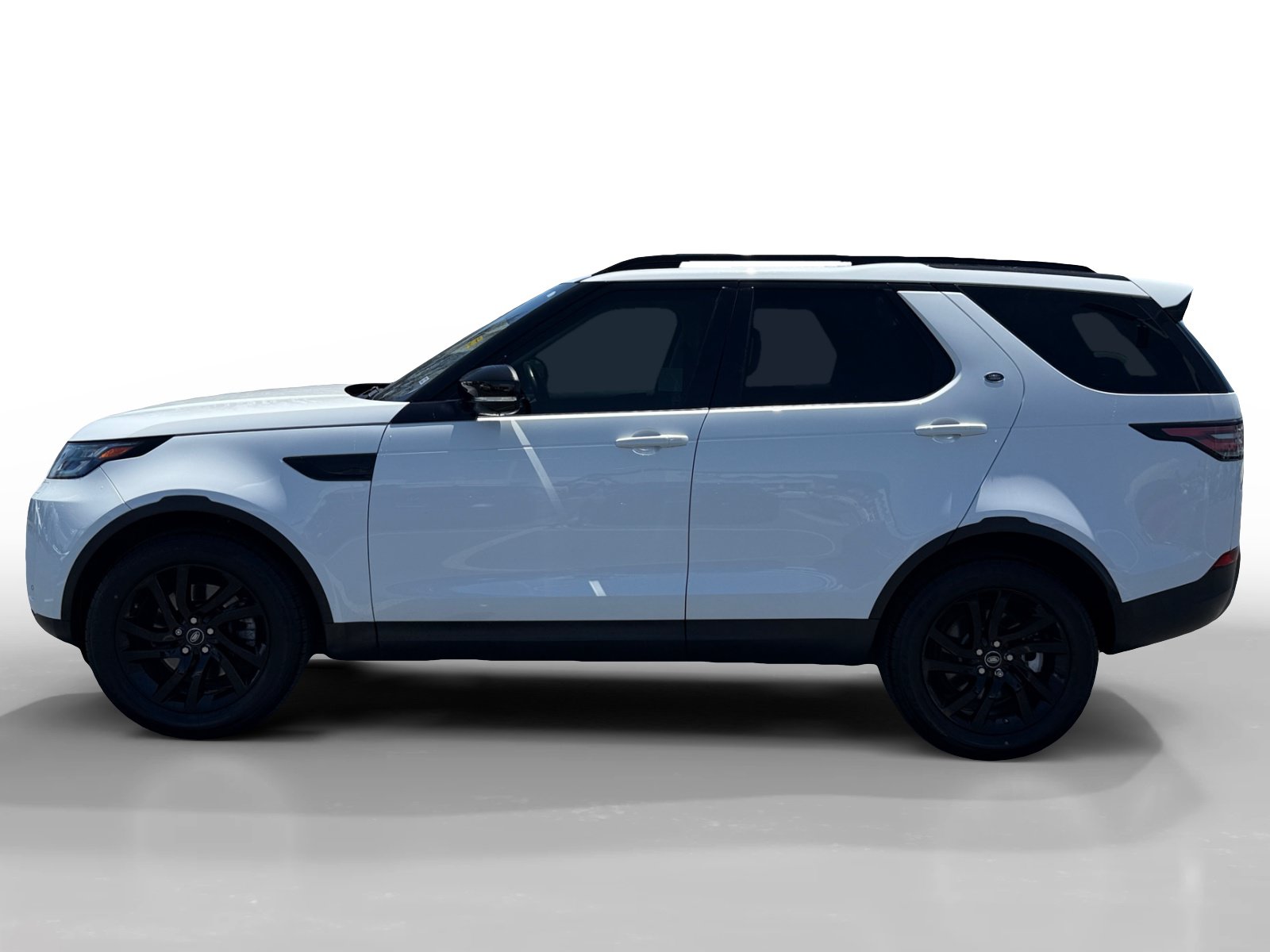 Used 2017 Land Rover Discovery HSE AWD/4WD image 2