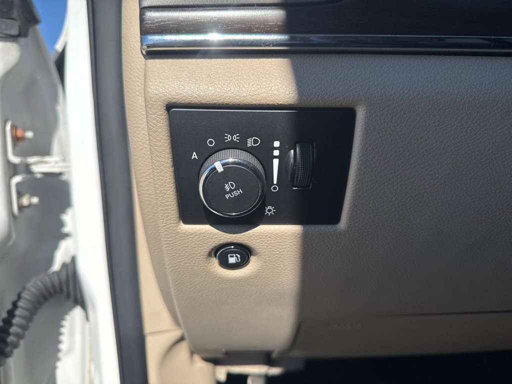 Used 2018 Jeep Grand Cherokee Limited w/ Luxury Group II image 23