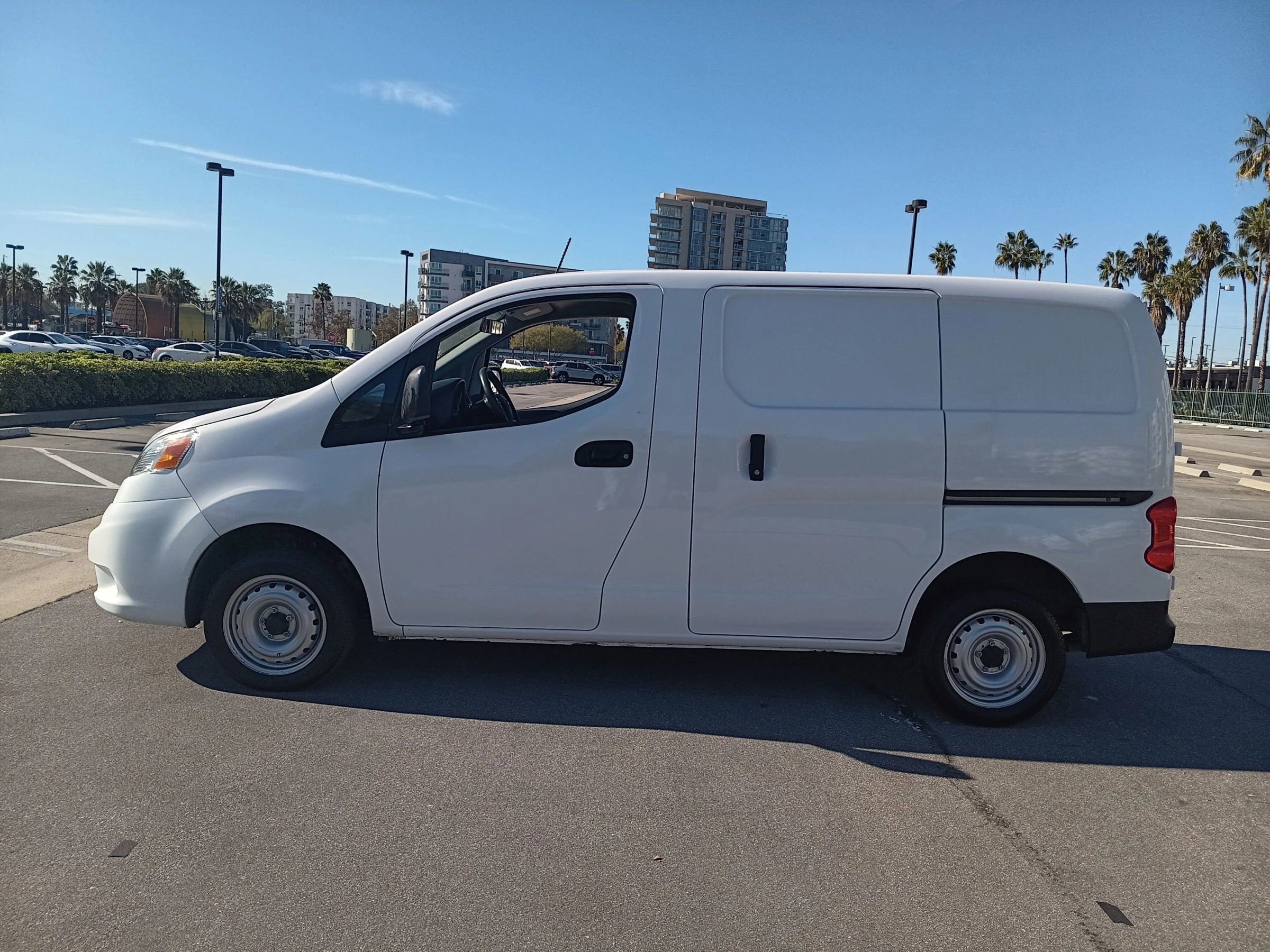 Used 2021 Nissan NV200 S w/ Back Door Glass Package image 5