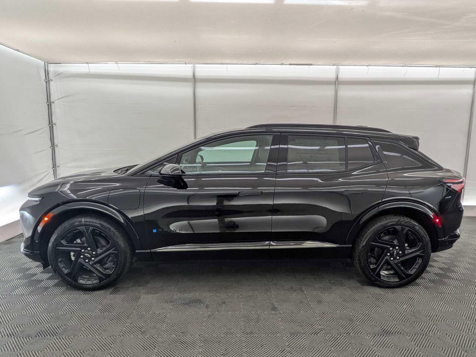 New 2026 Chevrolet Equinox EV RS image 3