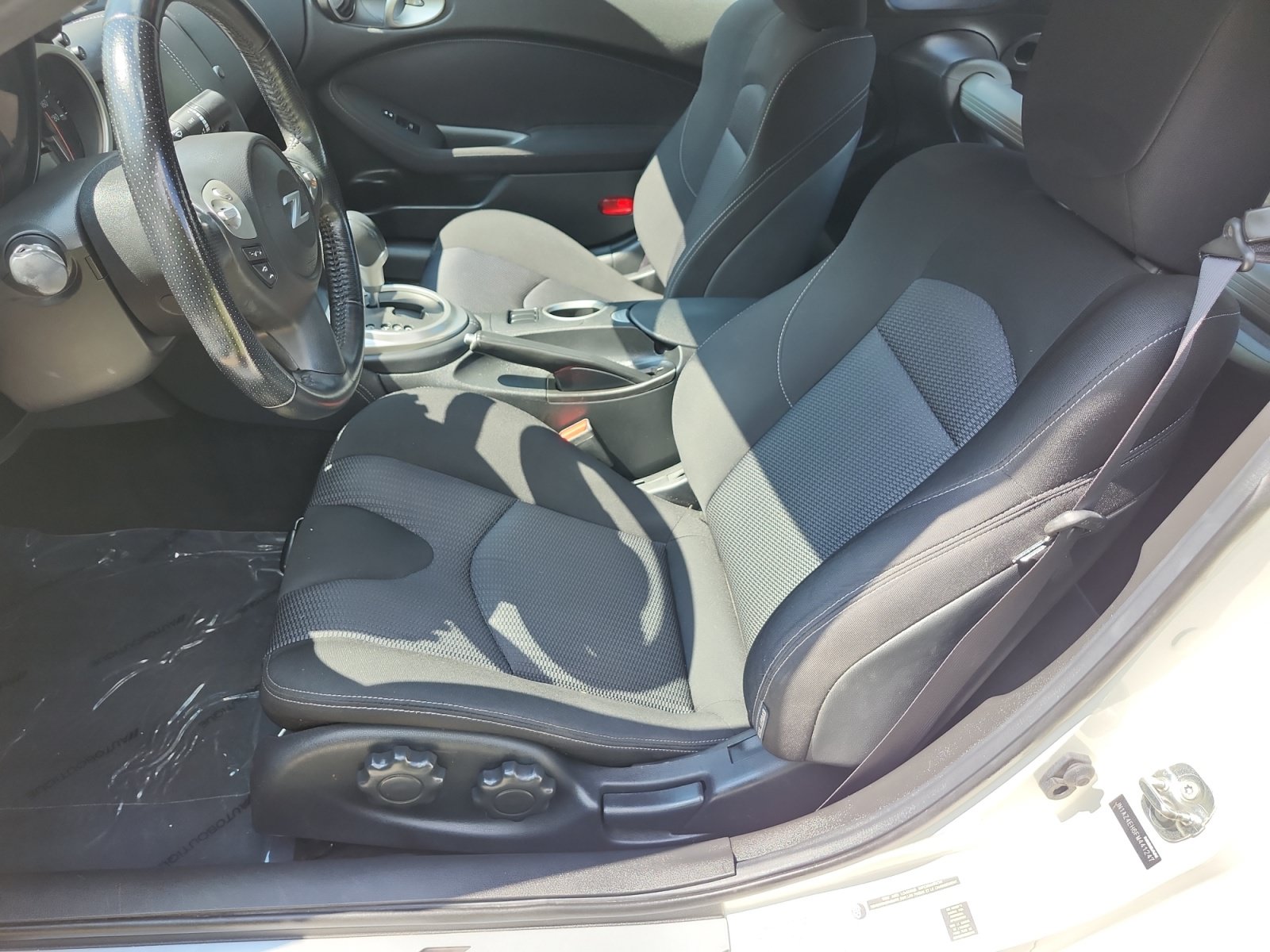 Used 2015 Nissan 370Z Coupe RWD image 9