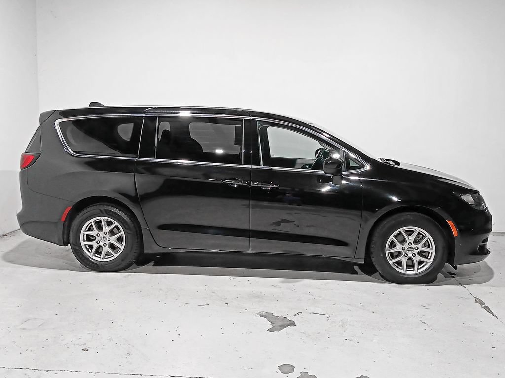 Used 2024 Chrysler Voyager LX FWD image 7