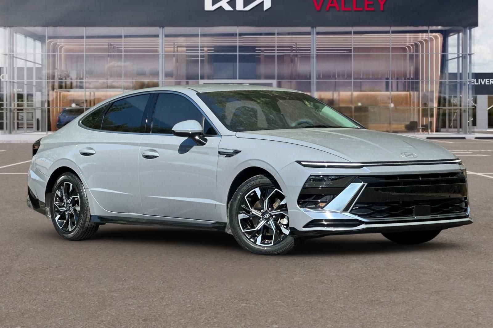 Used 2024 Hyundai Sonata SEL FWD image 2