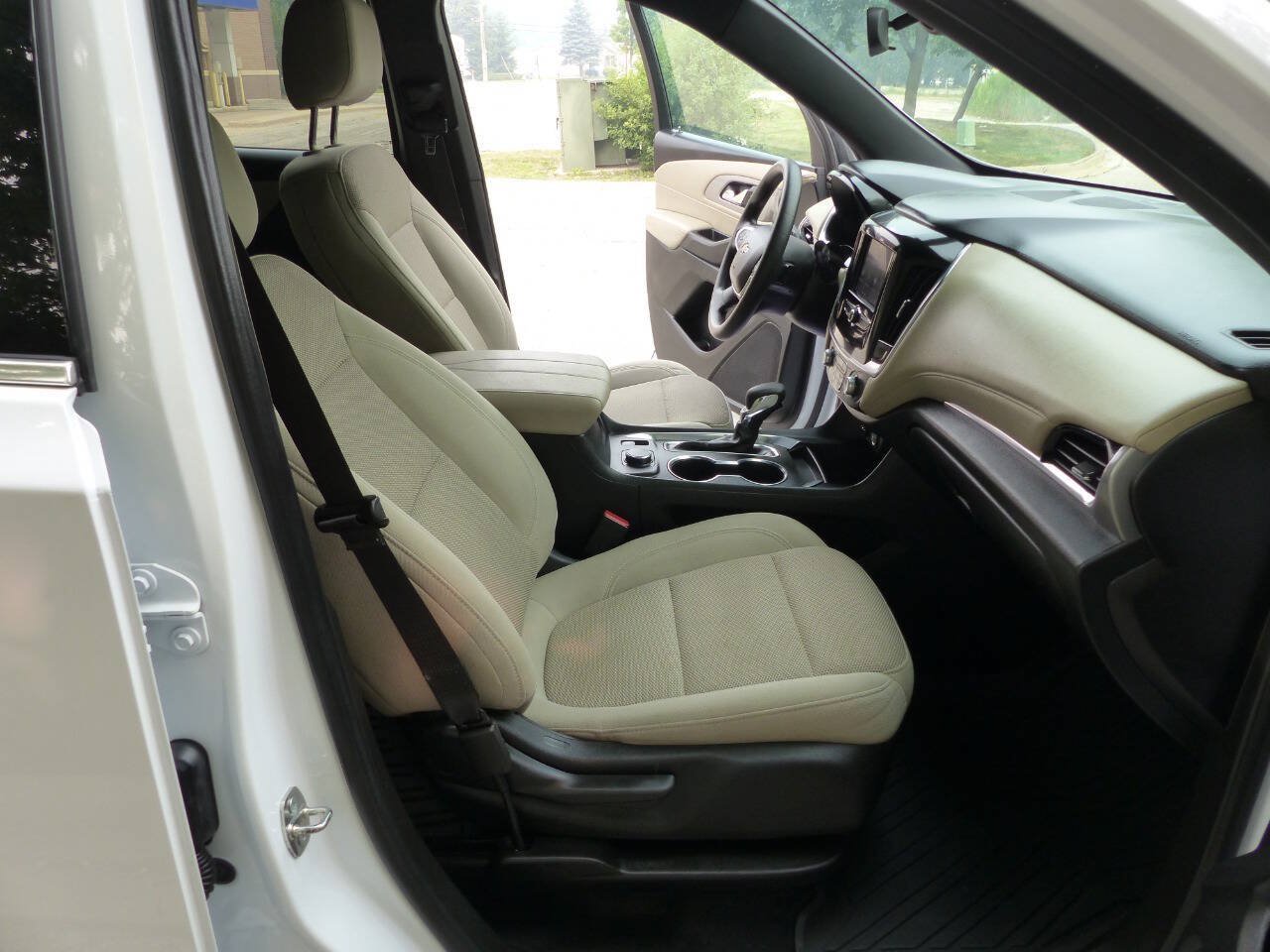 Used 2022 Chevrolet Traverse LS AWD/4WD image 46
