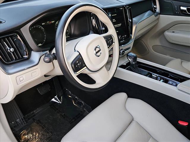 Used 2019 Volvo XC60 T5 Momentum w/ Multimedia Package FWD image 10
