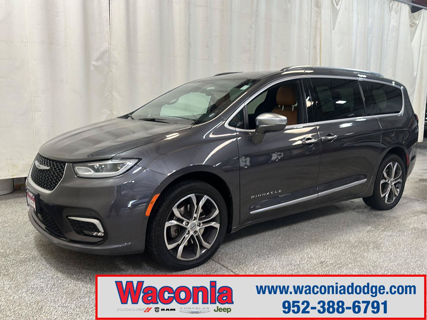 Used 2021 Chrysler Pacifica Pinnacle AWD/4WD image 1