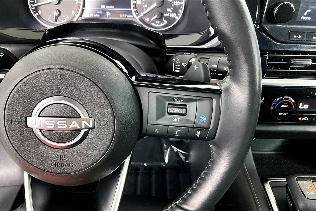 Used 2022 Nissan Pathfinder SL AWD/4WD image 19