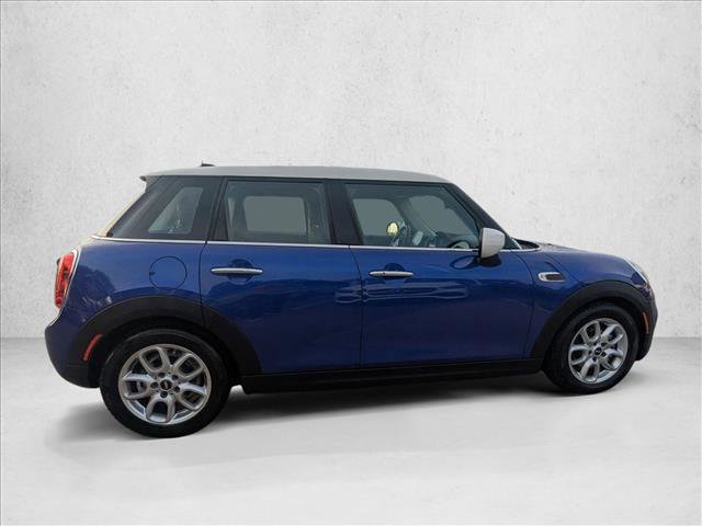 Used 2021 MINI Cooper 4-Door Hardtop w/ 6.5" Touchscreen Package image 7