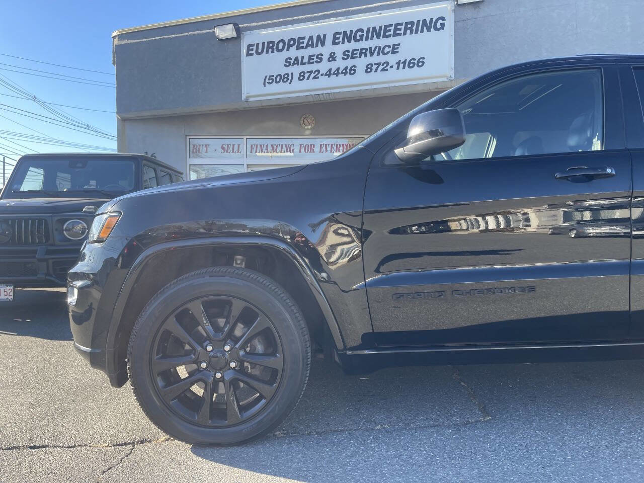 Used 2018 Jeep Grand Cherokee Altitude AWD/4WD image 11