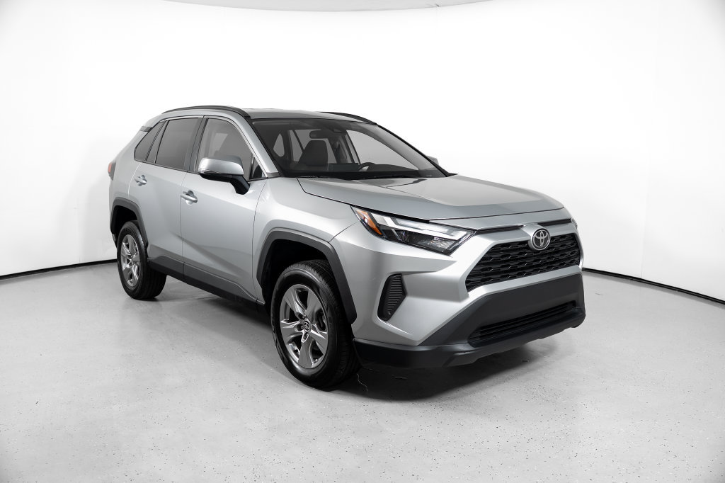 Used 2025 Toyota RAV4 XLE FWD image 2