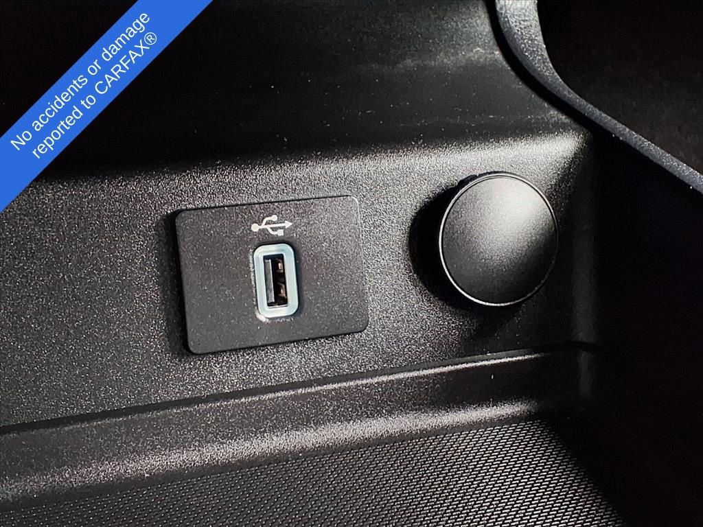 Used 2017 Ford Fusion SE w/ Fusion SE Technology Package image 25