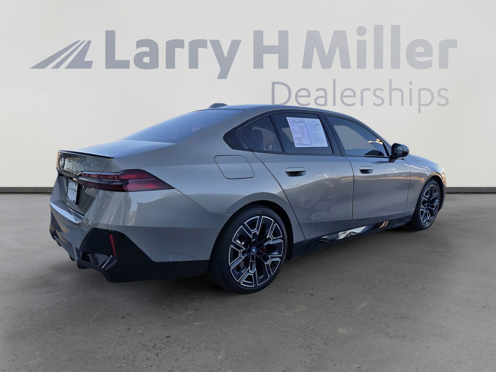 Used 2025 BMW i5 eDrive40i w/ M Sport Package image 6