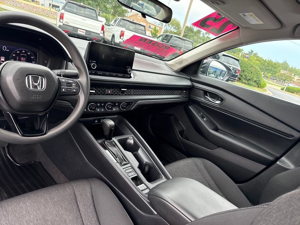 Used 2025 Honda Accord SE image 24