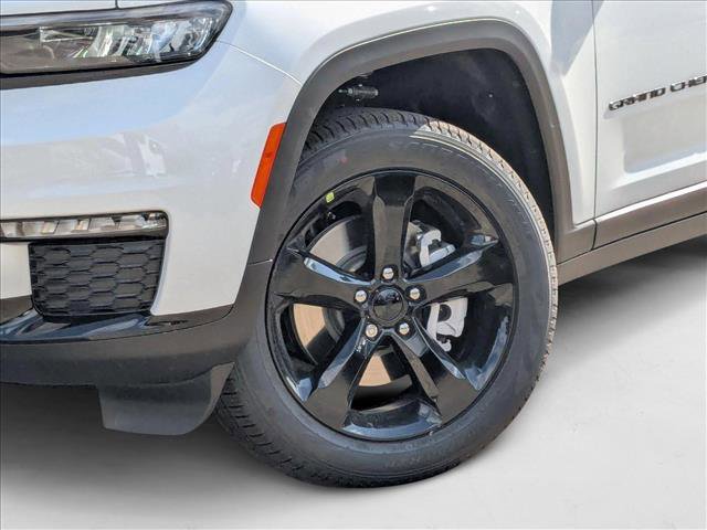 New 2025 Jeep Grand Cherokee L Limited w/ Black Appearance Package image 10
