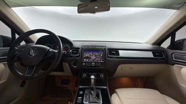 Used 2015 Volkswagen Touareg Sport AWD/4WD image 26