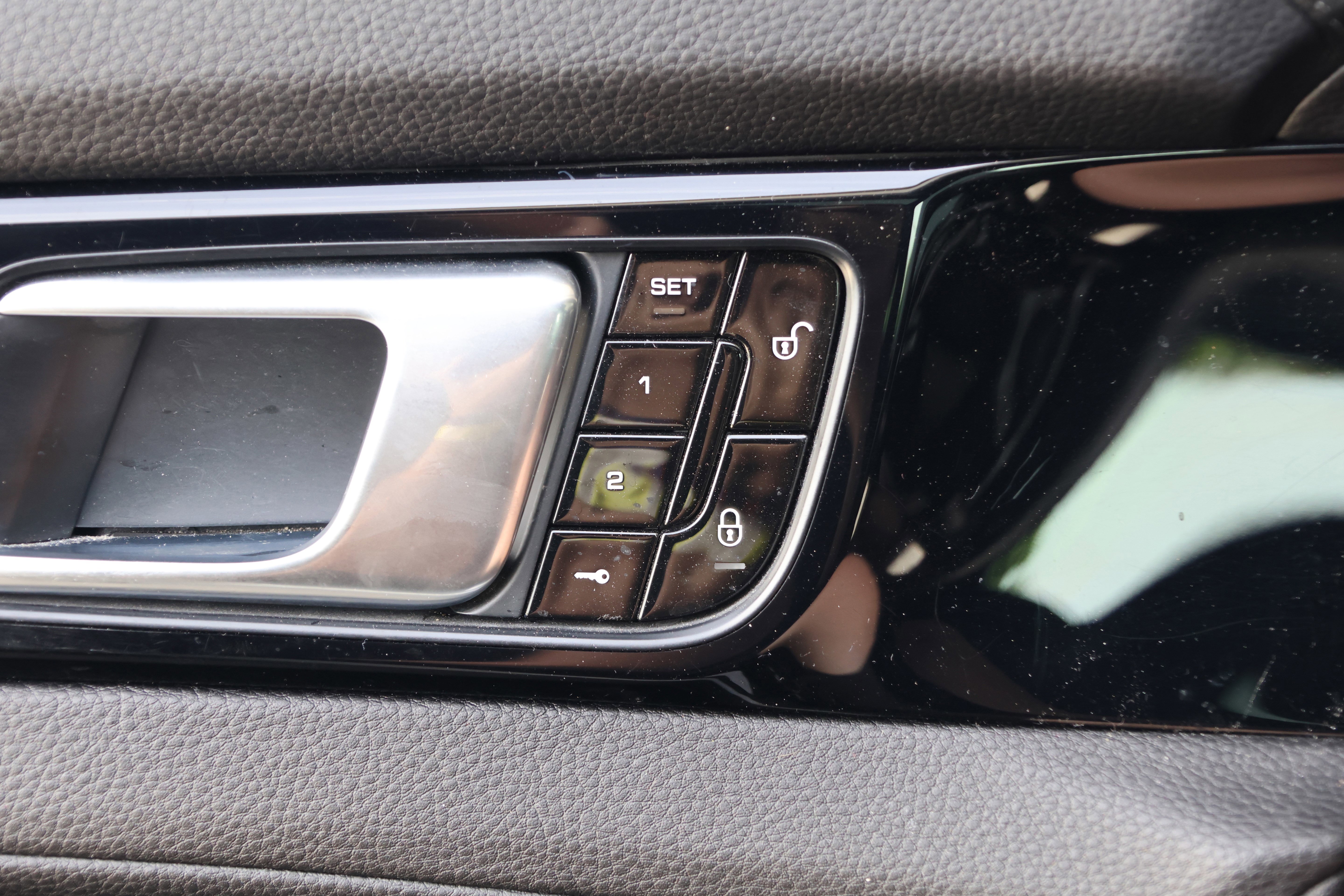 Used 2017 Porsche Panamera 4S image 13