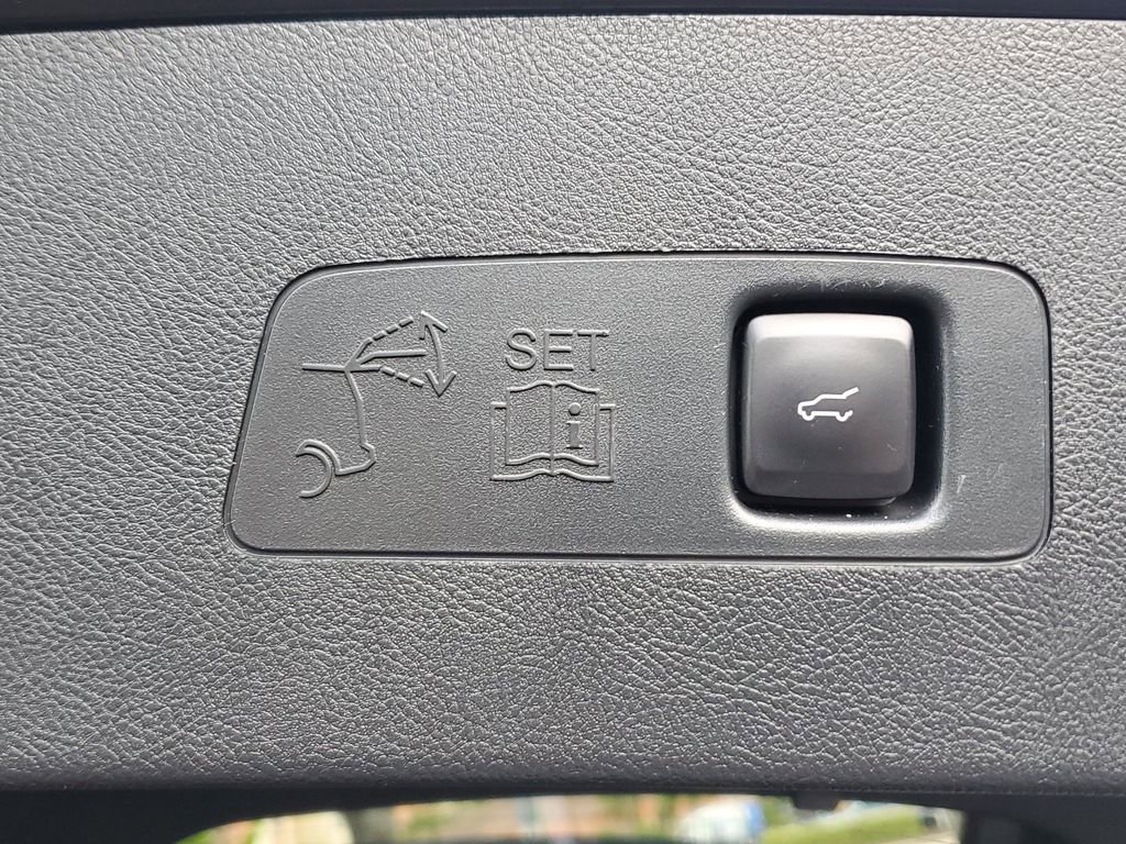 Used 2020 Lincoln Corsair Reserve image 14