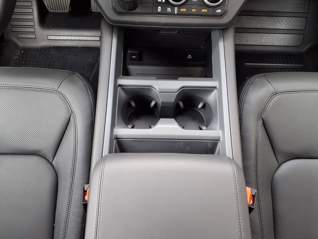 New 2026 Land Rover Defender 130 X-Dynamic SE AWD/4WD image 21