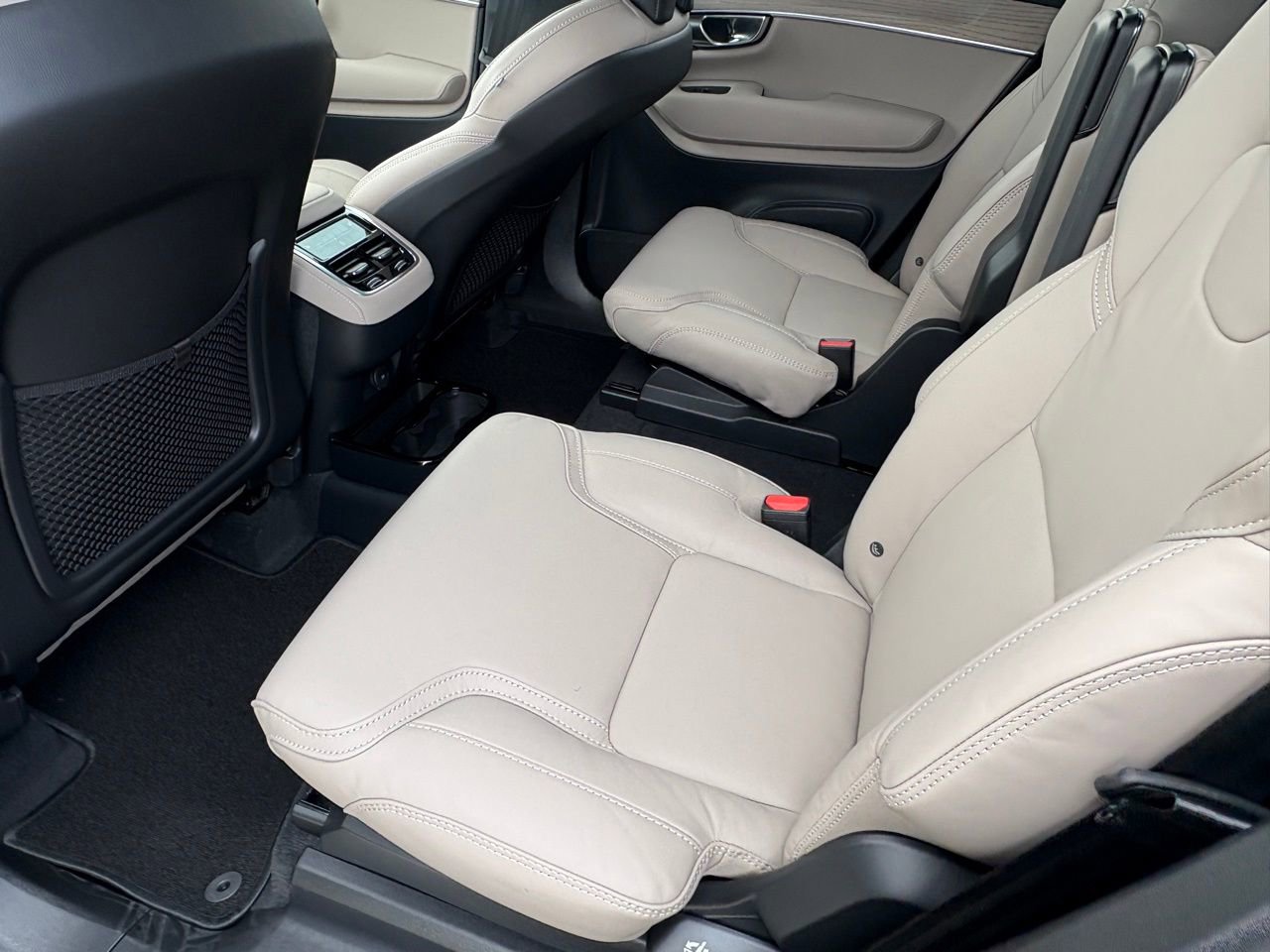 New 2026 Volvo XC90 B6 Ultra w/ Protection Package Premier image 21