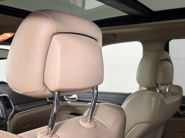 Used 2017 Jeep Grand Cherokee Limited w/ Luxury Group II image 25