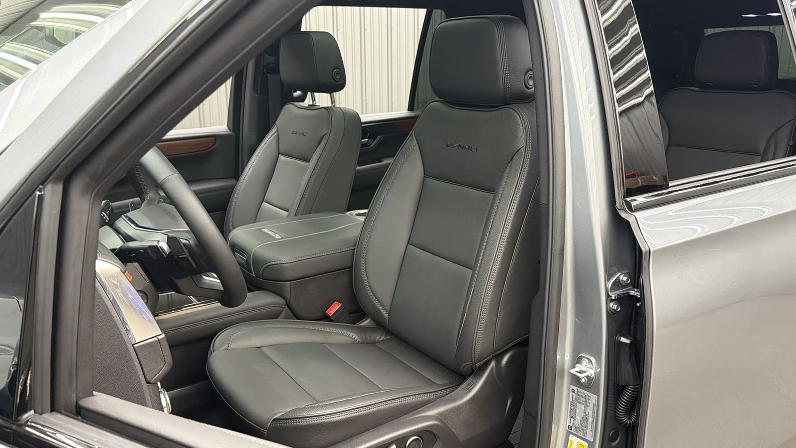 Used 2026 GMC Yukon Denali w/ Sun & Power Step Package AWD/4WD image 19