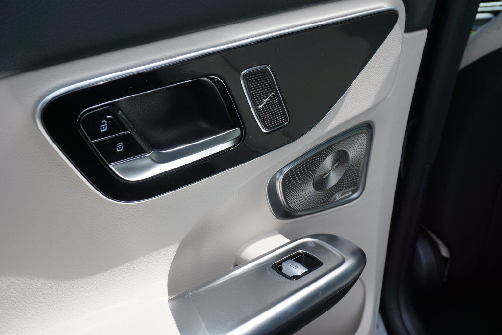 Certified 2025 Mercedes-Benz C 300 4MATIC Sedan image 45