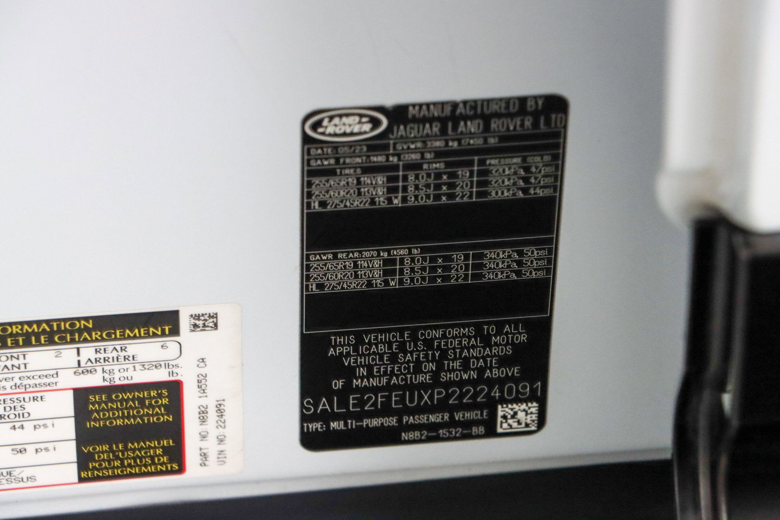 Used 2023 Land Rover Defender 130 X-Dynamic SE image 34