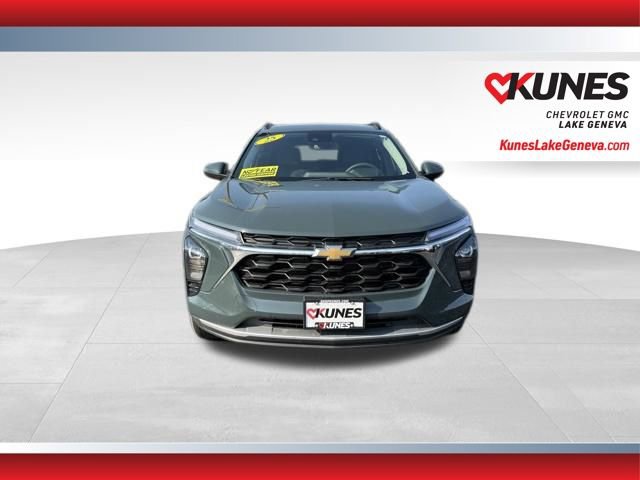 Used 2025 Chevrolet Trax LT FWD image 12