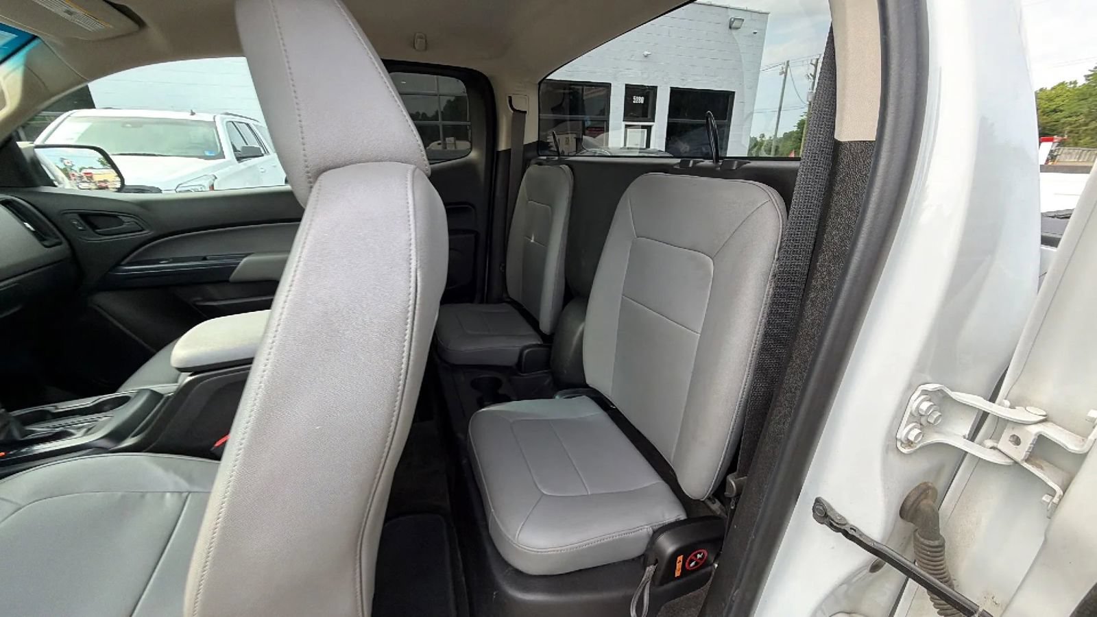 Used 2018 Chevrolet Colorado W/T AWD/4WD image 33