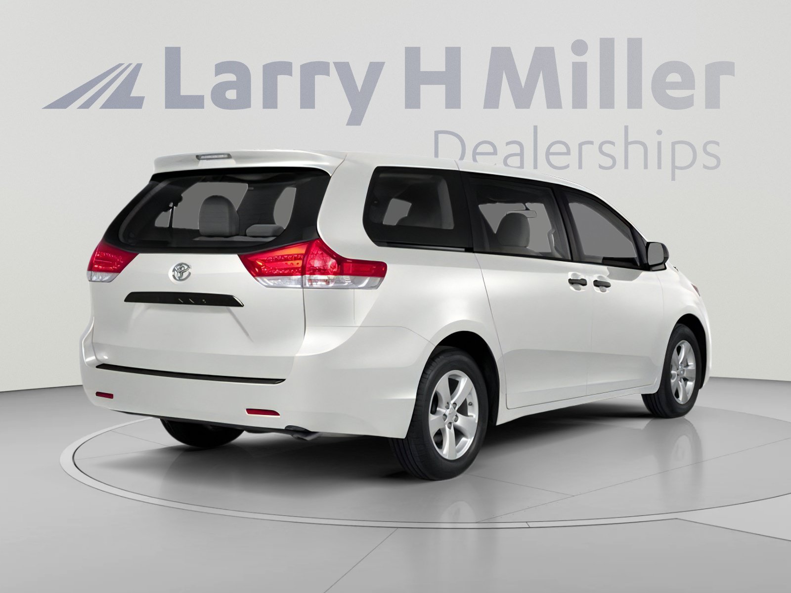 Used 2014 Toyota Sienna XLE w/ XLE Premium Package FWD image 2